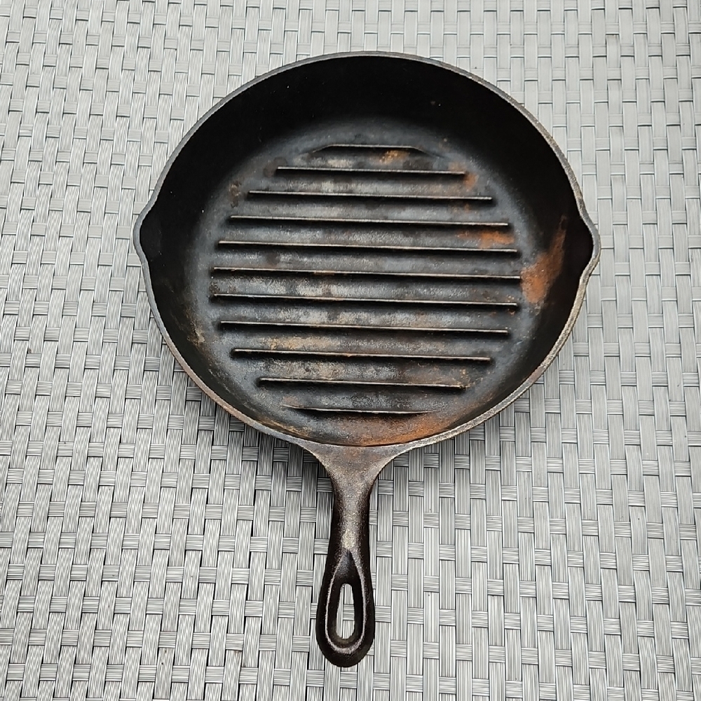 Vintage 11" Lodge 9TB Durable Cast Iron Grill Pan Dual Spouts Made In USA  Black